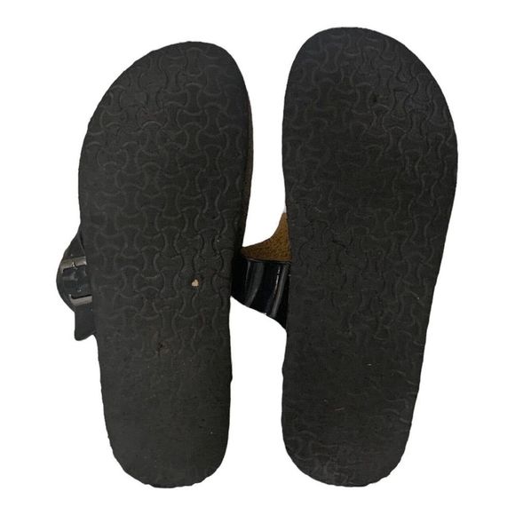 Refresh Womens Black Thong Sandals Sz 11 Buckle Preowned Gizeh Similar Style EUC - Picture 2 of 5